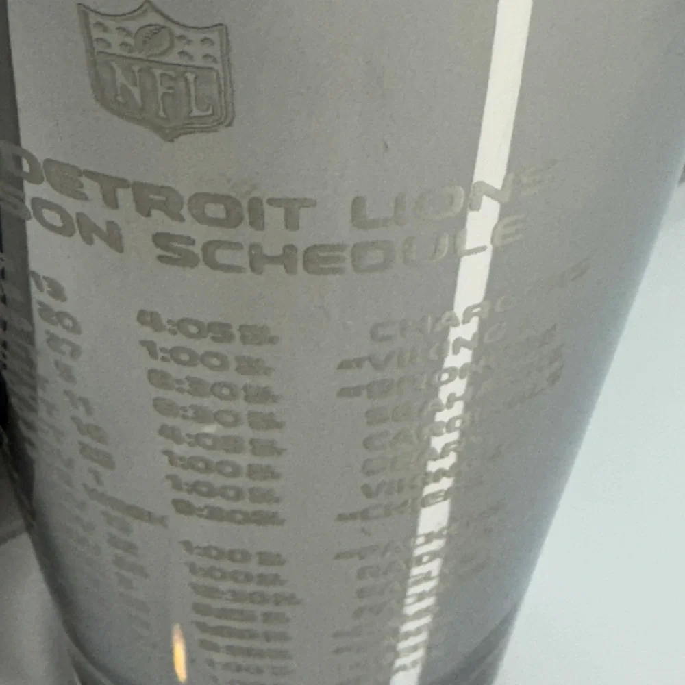 Detroit Lions 2015 Season Schedule NFL Pint Glass Metallic Silver Etched Logo‎